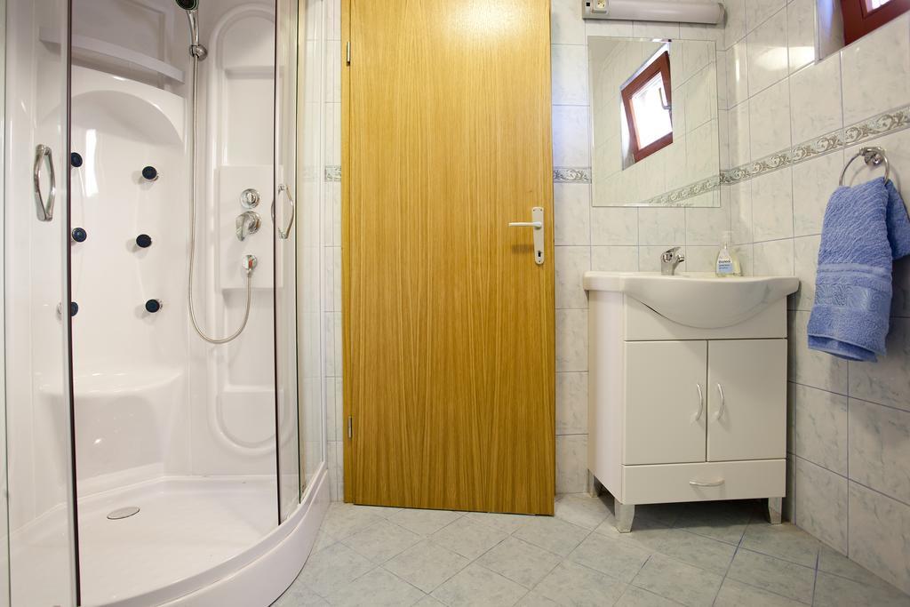 Vineyard Cottage Lustek Novo Mesto Room photo